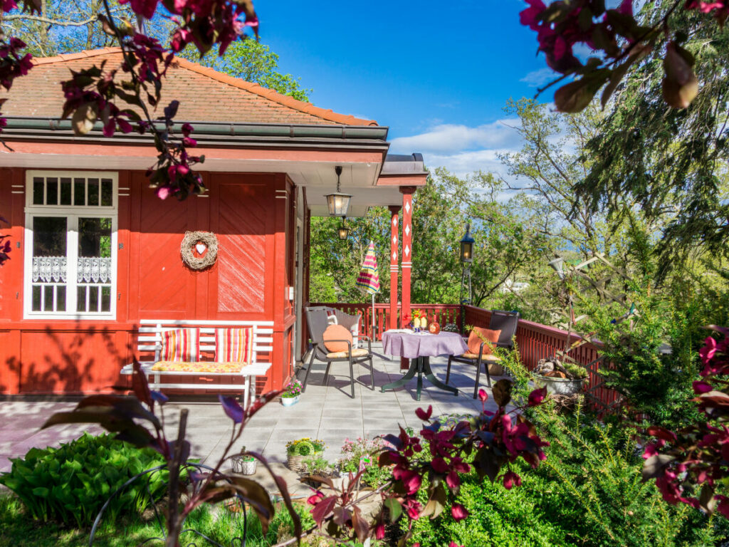 Ferienhaus Elsterblick-Terrasse im Grünen